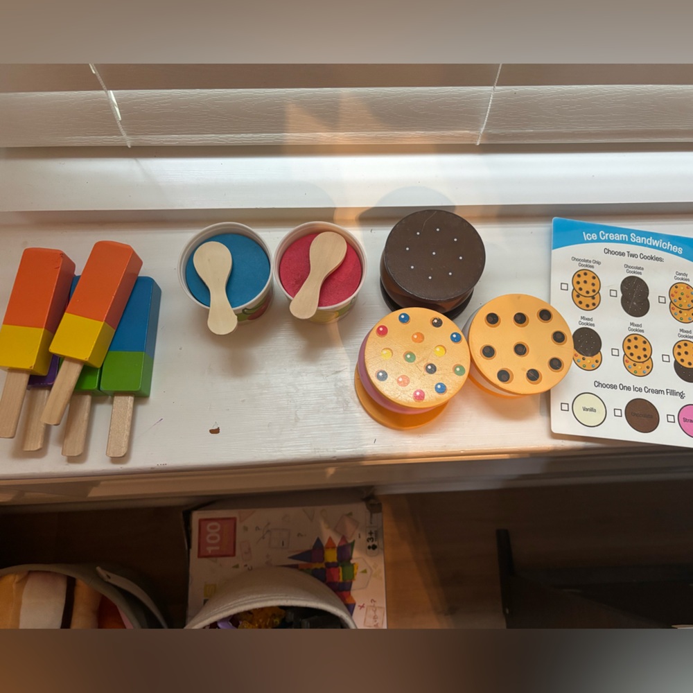 Melissa & Doug ice cream and ices set